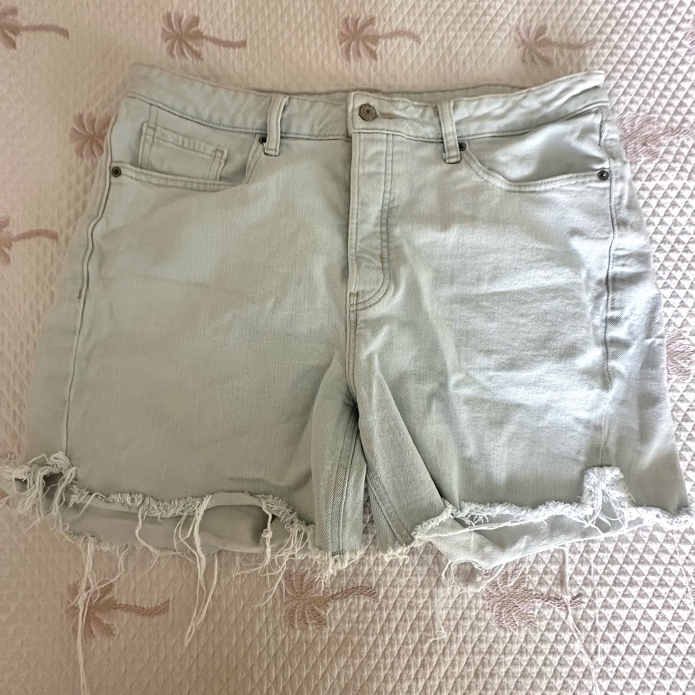 Old Navy size 14 light wash jean short